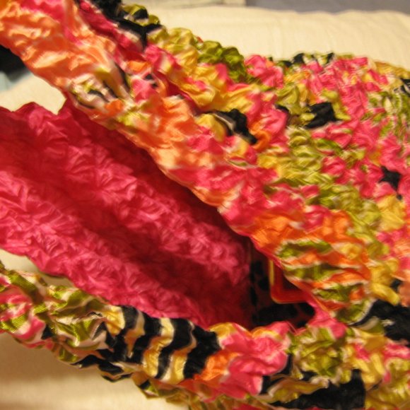 Expandable Double Sided Puckered Tote - Picture 2 of 6